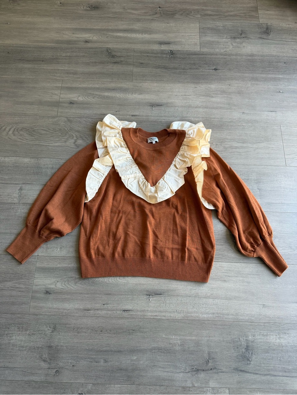 CROSBY by Molly Burch Ruffle-Trim V-Neck Sweater in Rust and Cream - size large